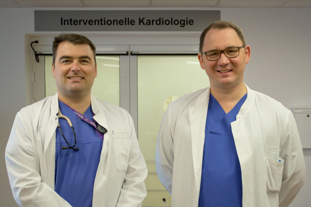 Die Experten für elektrophysiologische Untersuchungen am Krankenhaus Rotthalmünster (v.l.): Dr. med. univ. Boris Ivanov sowie Dr. med. univ. Franz Kontschitsch.