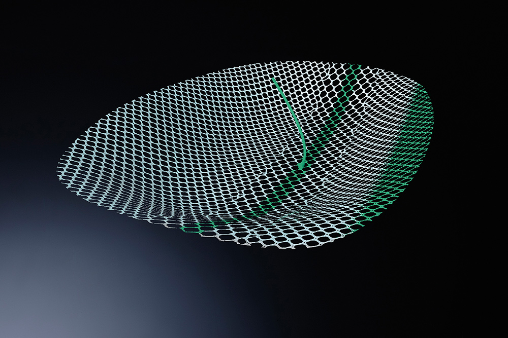 Zur Abdichtung von Hernien werden verschiedene Netze verwendet. Ein Beispiel ist das 3D Endolap 10x15cm. (Foto: FEG Textiltechnik mbH/ P. J. Dahlhausen & Co GmbH)