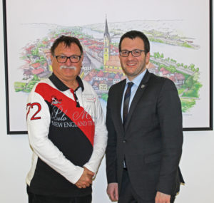 Helmut Dendl (l.) und Bürgermeister Florian Gams